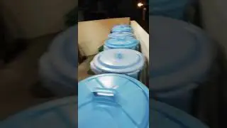 Император Японии по ночам убирает подъезды в Токийских пятиэтажках..