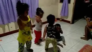 Baby shark with twerk dancing kids 😅