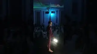 Показ мужских моделей одежды на финальном шоу неделе моды Fasion week on Phuket