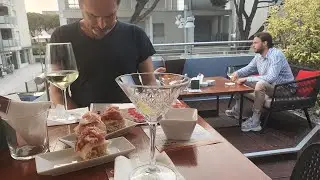 Италия как итальянцы отдыхают  на море lido di Jesolo. Жасмин