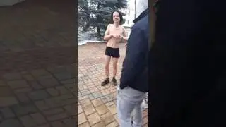 В ТРУСАХ В ЦЕНТРЕ ГОРОДА ;) (его боялась социофобия)