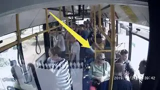 #ЯЖЕМАТЬ Выронила ребенка из автобуса.