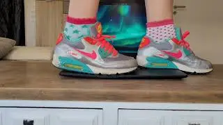 Laptop trampling with AirMax