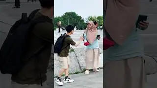 Ada yang jatuh bikin cewek ngakak😂 #prank #funnyprank