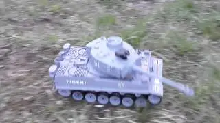 Немецкий Тигр Т-6 атакует