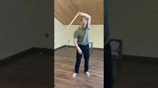 Упражнение с палкой для разогрева и координации тела.