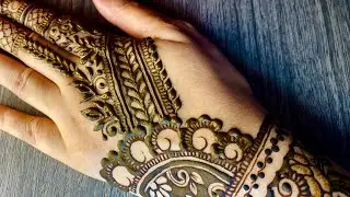 Beautiful Back hand Mehndi Design🥰|Easy Mehndi Design || By HennArchy