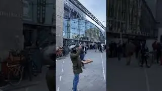 L’homme araignée grimpe sans protection sur la Tour Montparnasse à Paris (Le 28/03/2021)