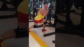 выпады со штангой на плечах  #motivation #bodybuilding #academia #lifestyle #fitness #sports #legs