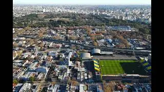 Sobrevolé el Club Atlanta, y enganché el tren San Martín en las vías elevadas
