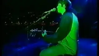 Oasis - Wonderwall Live - HD [High Quality]