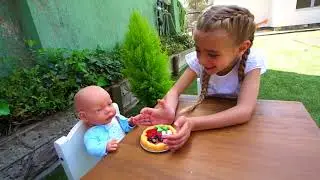 GISELE PRETEND PLAY WITH BABY DOLLS, FUNNY KIDS VIDEOS WITH TOYS BY LAS RATITAS