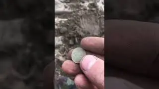 симпа нашёл старинную подвеску