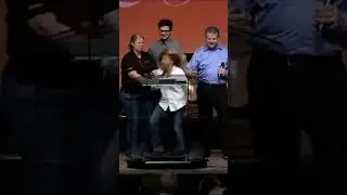 Христианская служительница бога евреев пророчествует.