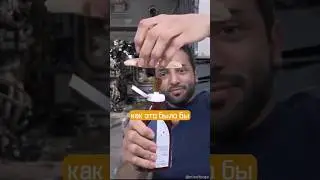Астронавт ест хлеб с медом в космосе