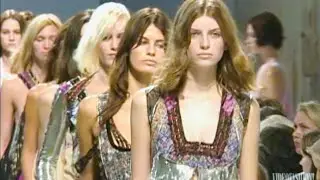 Nicolas Ghesquière for BALENCIAGA (Spring 2002) | Videofashion Library