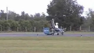 Dave Prater flying his Bensen gyro at Bensen Days 2008
