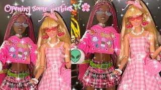 Opening some barbies🌸