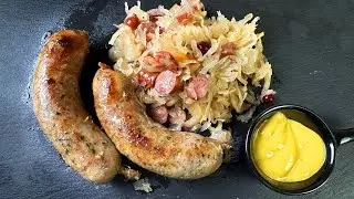 Тушеная квашеная капуста с колбасками по-мюнхенски