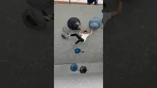 Coordination on dual text 🤨 #climbing #bouldering #bloc #escalade