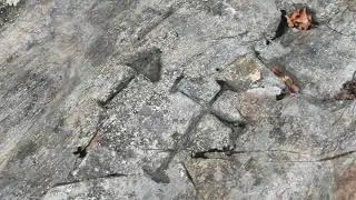 Masso con iscrizioni rupestri all'Alpone di Curiglia