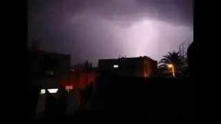 EXTRAÑA LUZ SOBRE LA CIUDAD DE OAXACA 2016 EN UNA TORMENTA DE NOCHE