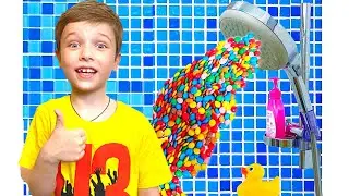 Андрей учит детей считать шоколад