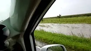 на подъезде к деревне река