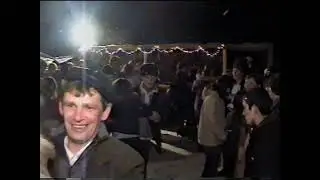 ВЕСІЛЛЯ В 2005 РОЦІ. ТАНЦІ НА ПОДВІР'Ї. ЗИМА. СНІГ. ІВАНО-ФРАНКІВСЬКА ОБЛ, СЕЛО СУХОДІЛ. АРХІВ 2005