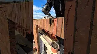 Расшивание швов над оконным проемом. Sealing seams above the window opening.