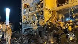В Севастополе произошел взрыв в жилом доме. О взрывной волны пострадало соседнее здание.