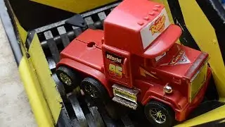Crushing Big Truck RUST EZE McQUEEN - Shredding big truck toy - Shreder vs McQUEEN experiment