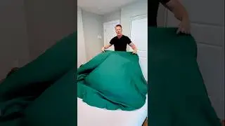 Transform a Circle Tablecloth into a Square in Seconds, Folding