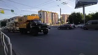 техпомощь Урал 4320 тащит троллейбус ( ВЗТМ ) ЛиАЗ 5280 везут в депо