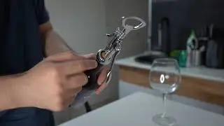 How to Open Wine with a Corkscrew with Claws