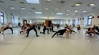 POKAZ KIERUNKU TANIEC