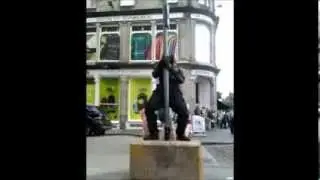 Deathstroke pole dancing and scaring tourists