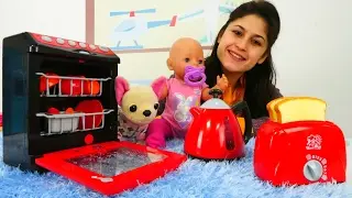 Ayşe Gül ve Loli için kahvaltı hazırlıyor