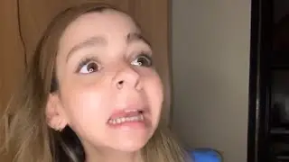 Cuando de pequeña quería acompañar a mi madre y me dejaba en casa! #humor #comedia