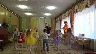 Танец с осенним листьями, младшая группа №5