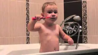 Учимся чистить зубы Влада и ребята Learning to brush your teeth