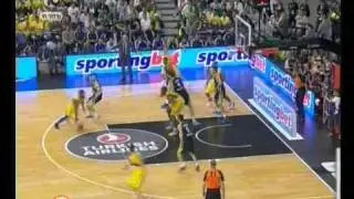 Jeremy Pargo dunk in Euroleague 2011 semi-final (06-05-2011) דאנק של ג'רמי פארגו
