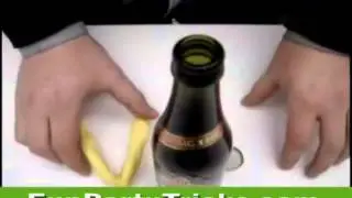 Как открыть бутылку салфеткой