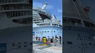 Royal Caribbean Allure of the seas & Anthem of the seas jointly ducked in Bahamas#ship#mega#views