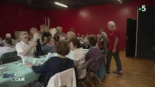 Privés de gouvernement, les Français s'inquiètent de leur rentrée - Reportage #cdanslair 03.09.2024