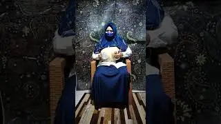 Praktek cara memerah asi dengan tangan dan memberikan asi perah dengan cangkir