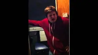 Парень скушал чайный пакетик