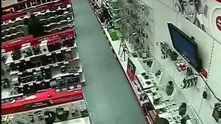 В Кирове мужчина ограбил магазин на Пролетарской