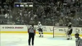 Steven Stamkos falls on a shootout