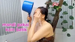Mandi Pakai Kain Batik Coklat
